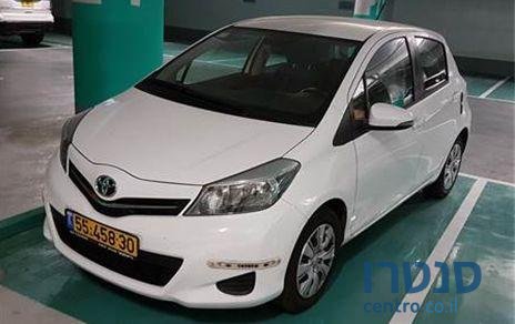 2014' Toyota Yaris photo #2