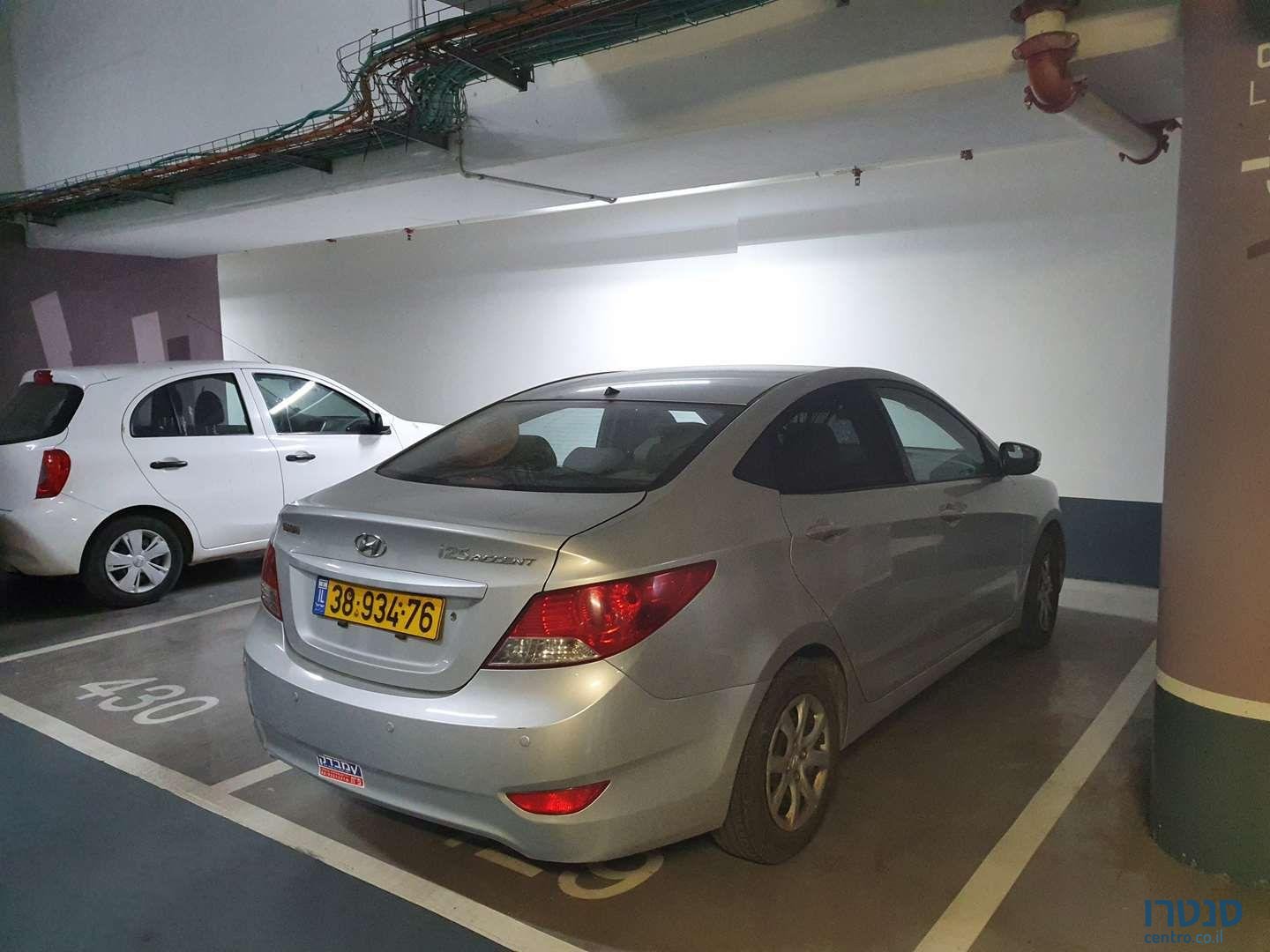 2011' Hyundai i25 יונדאי photo #3