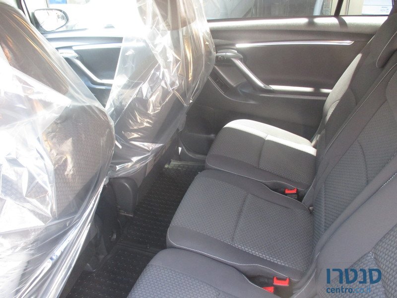 2013' Toyota Verso photo #2