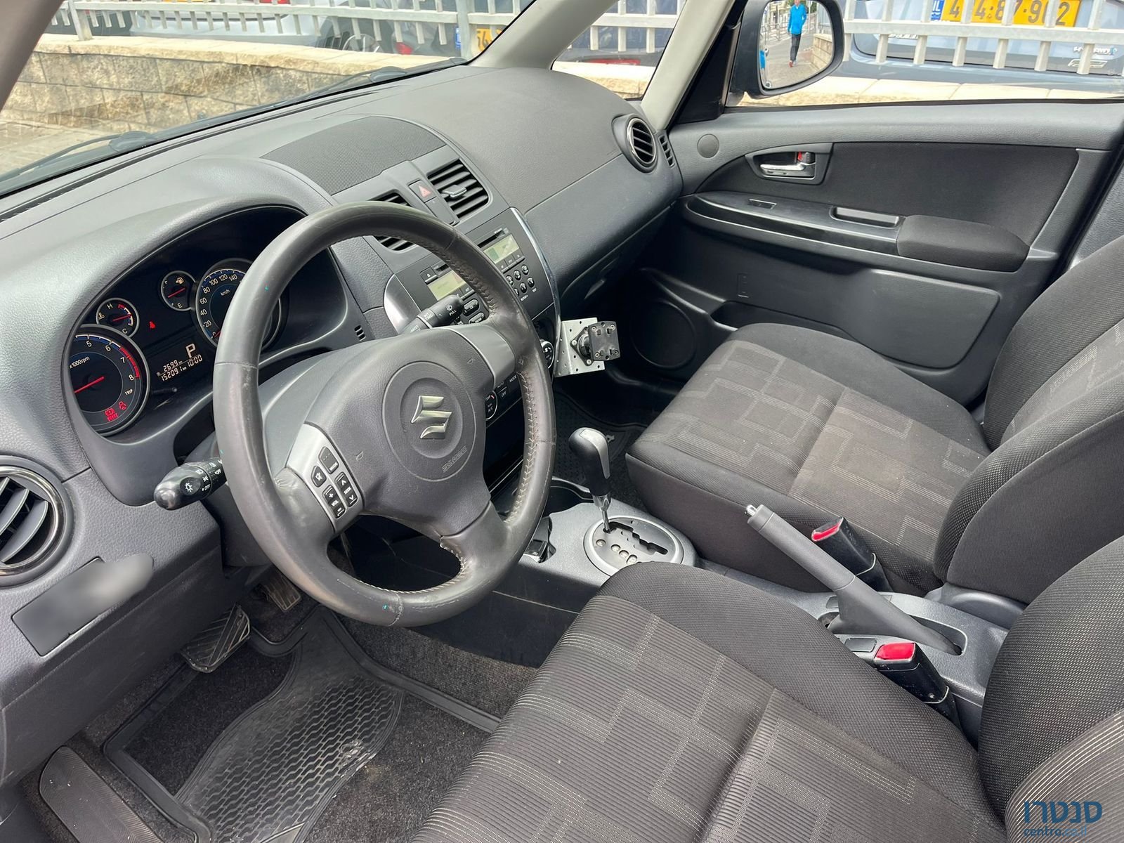 2011' Suzuki SX4 photo #2