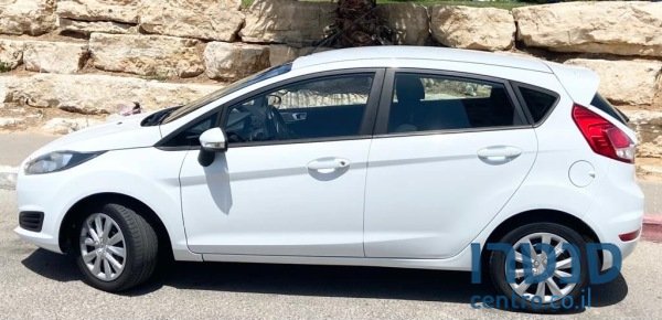 2015' Ford Fiesta photo #1