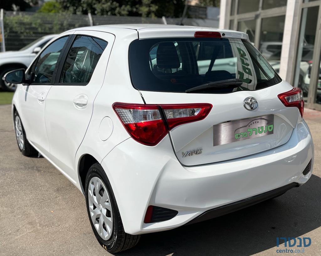 2019' Toyota Yaris photo #2