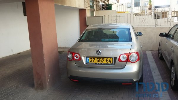 2008' Volkswagen Jetta photo #2