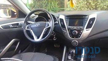 2012' Hyundai Veloster photo #2