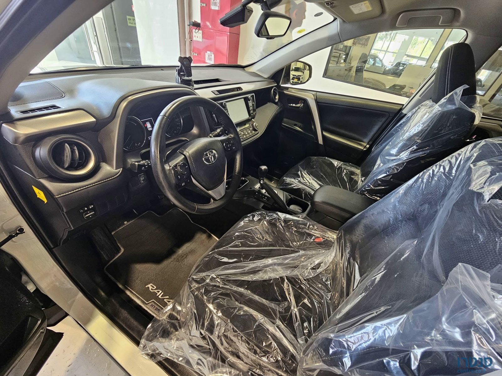 2016' Toyota RAV4 photo #5