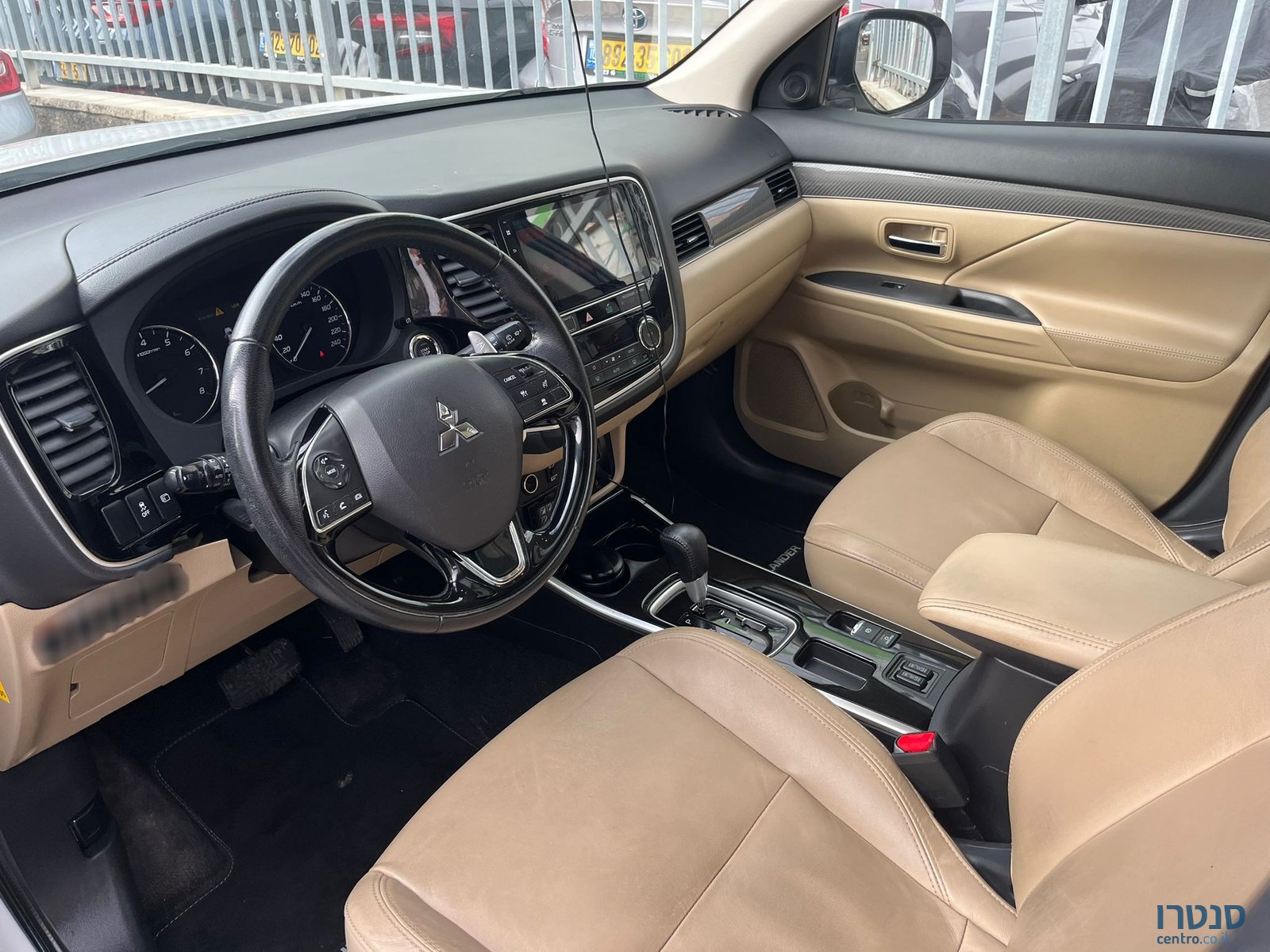 2019' Mitsubishi Outlander photo #2