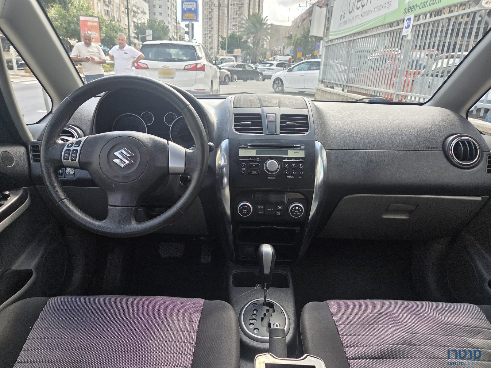 2013' Suzuki SX4 photo #2