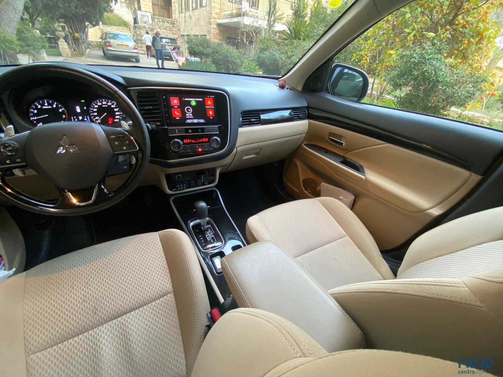 2019' Mitsubishi Outlander Instyle photo #4