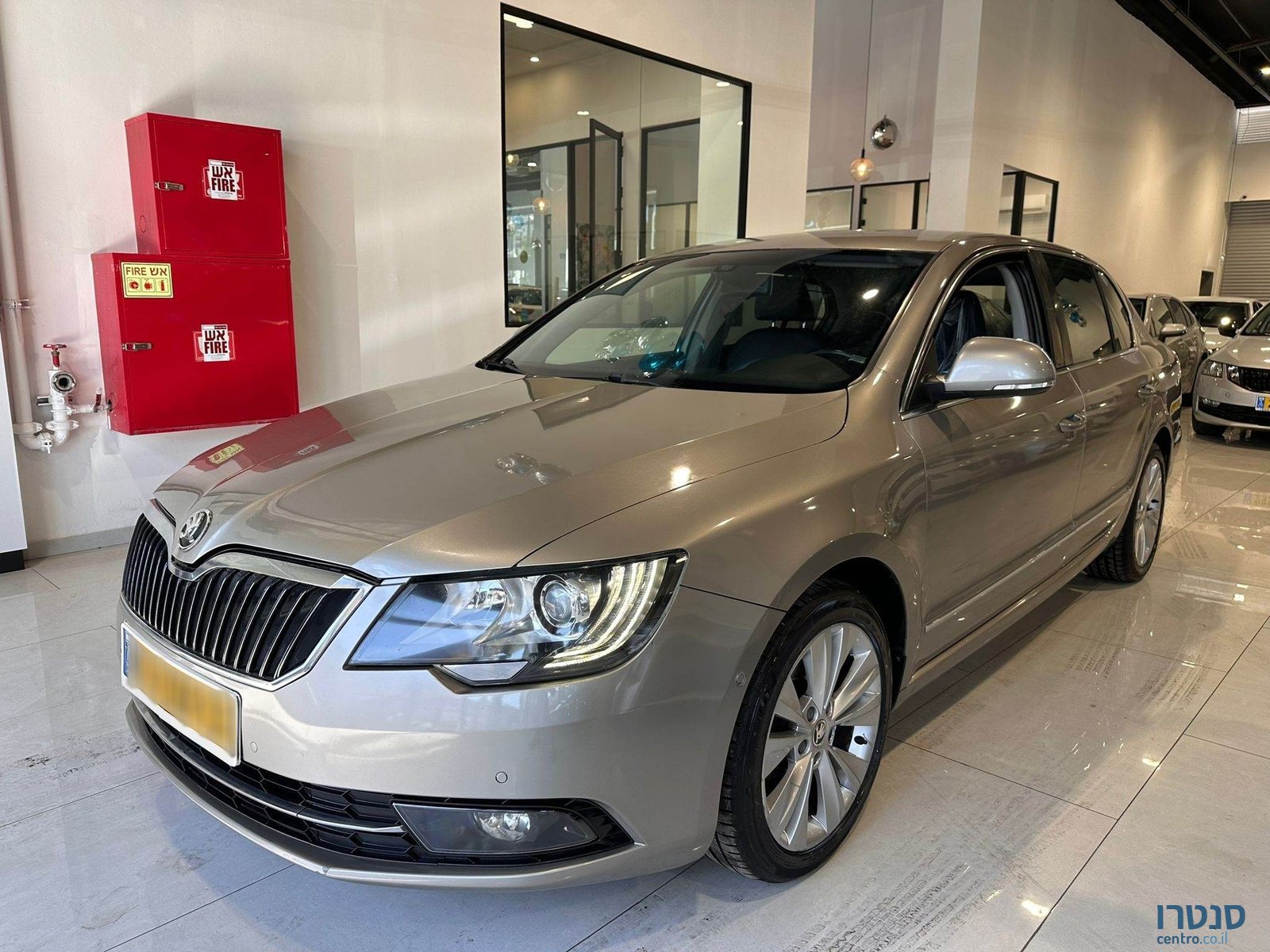 2013' Skoda Superb photo #1