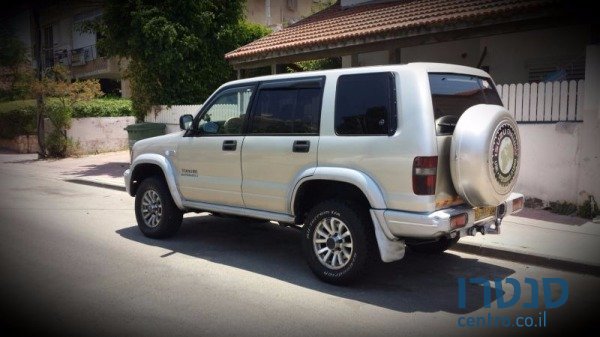 2002' Isuzu Trooper photo #2