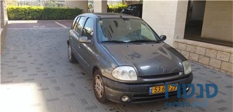 2001' Renault Clio photo #1