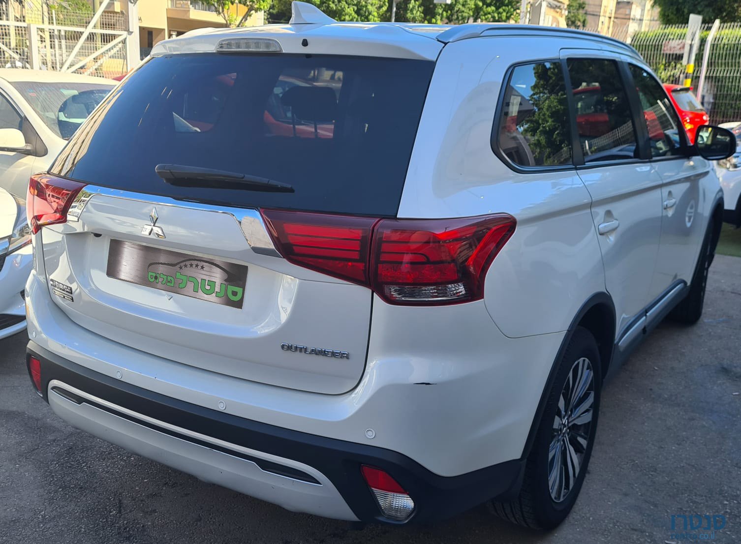2019' Mitsubishi Outlander photo #3