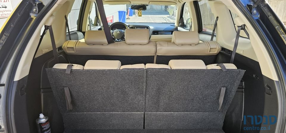 2016' Mitsubishi Outlander photo #5