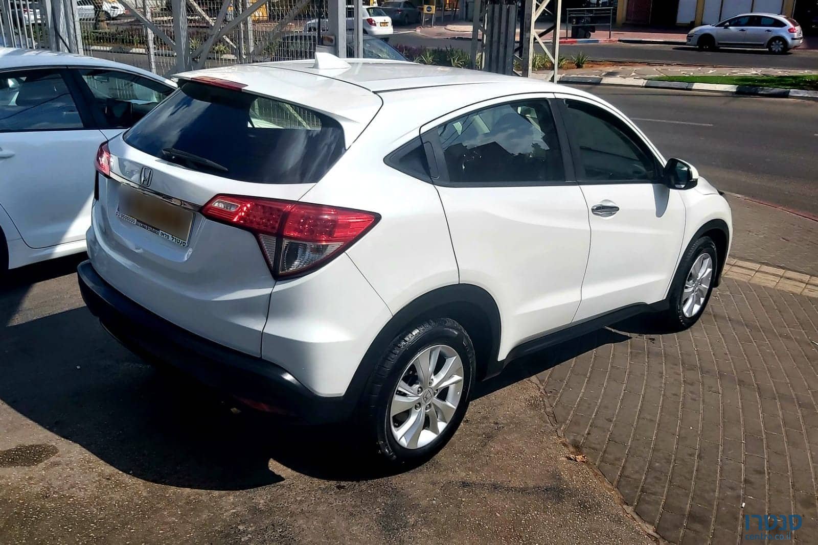 2018' Honda HR-V photo #2