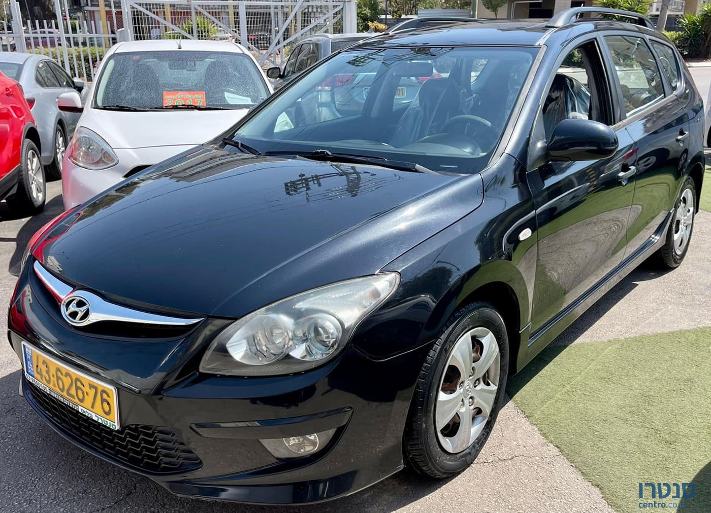 2011' Hyundai i30 photo #1