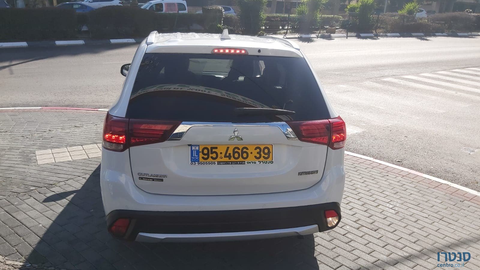 2017' Mitsubishi Outlander photo #5