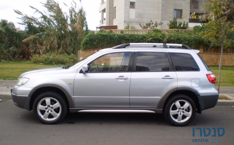 2007' Mitsubishi Outlander photo #1