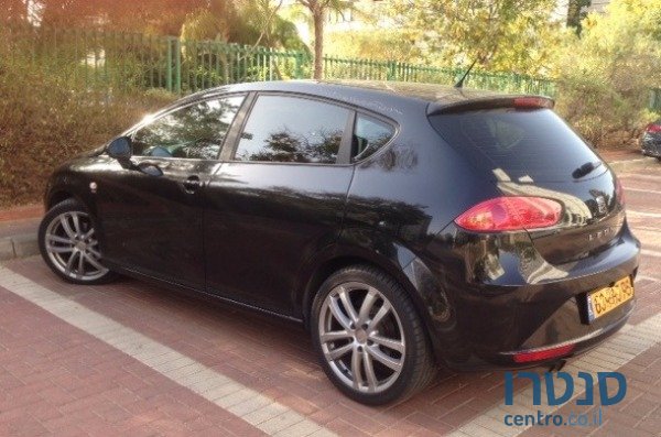 2011' SEAT Leon photo #2