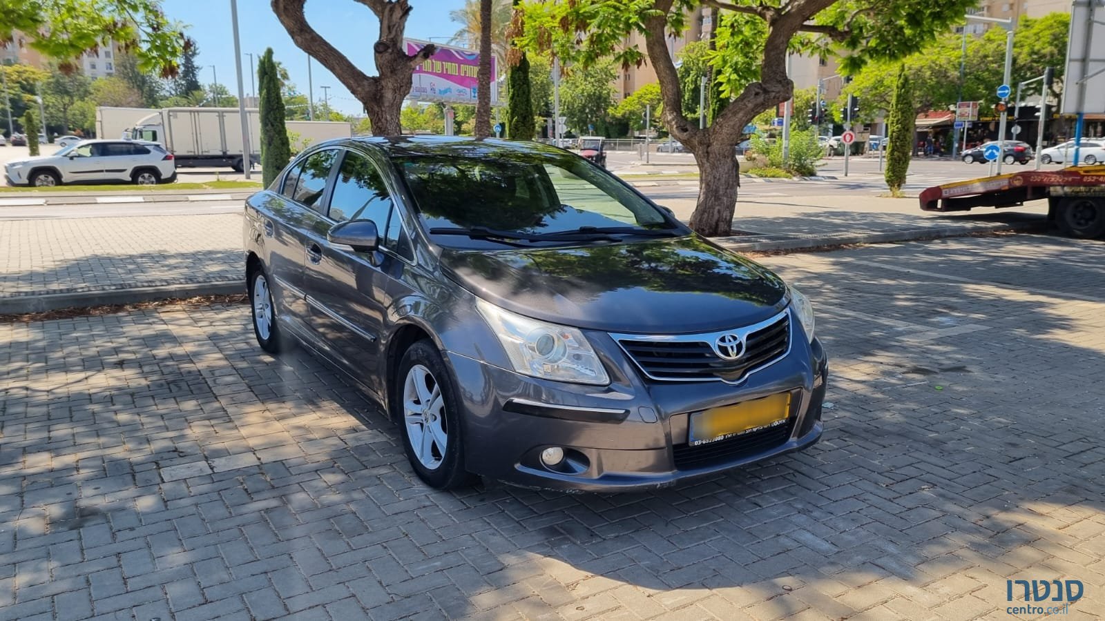 2012' Toyota Avensis photo #2