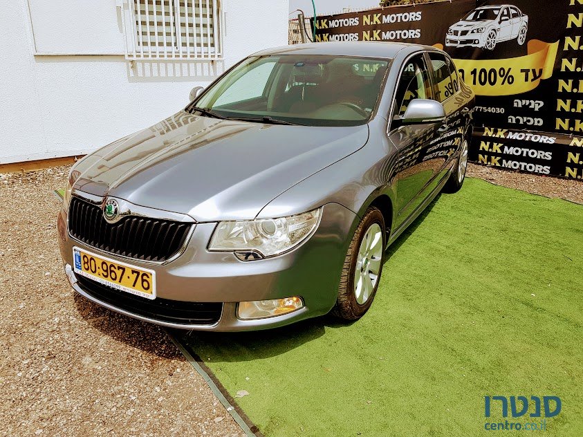 2011' Skoda Superb photo #1