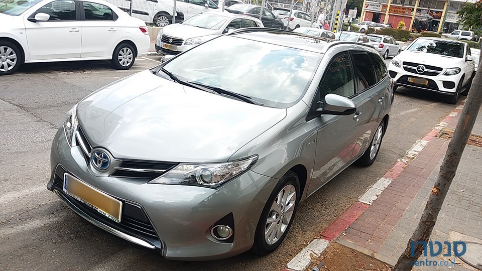 2015' Toyota Auris photo #1