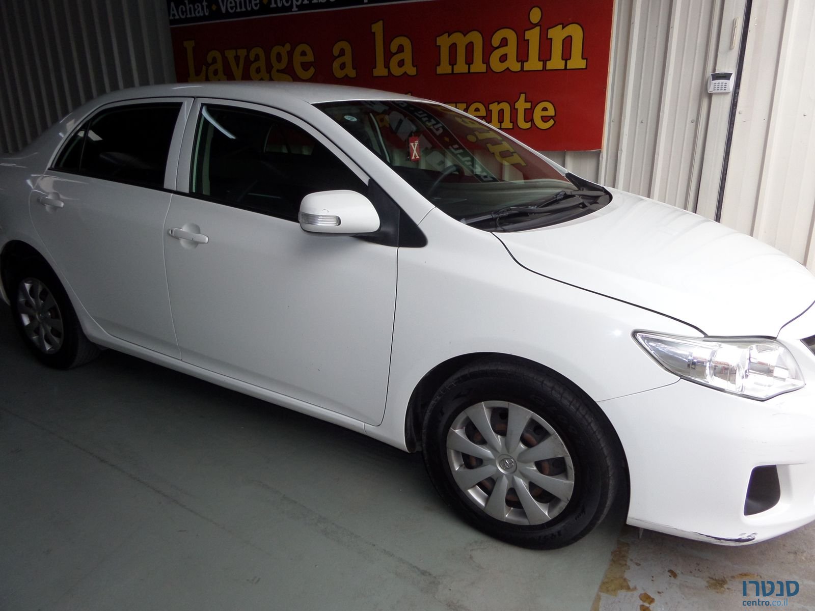 2011' Toyota Corolla photo #3