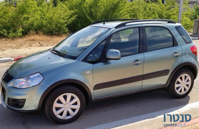 2012' Suzuki SX4 photo #1