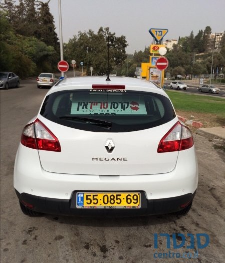 2010' Renault Megane photo #2