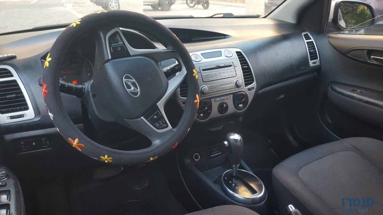 2012' Hyundai i20 photo #2