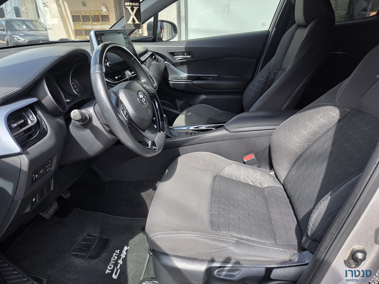 2020' Toyota C-HR photo #4