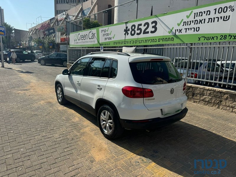 2015' Volkswagen Tiguan photo #4