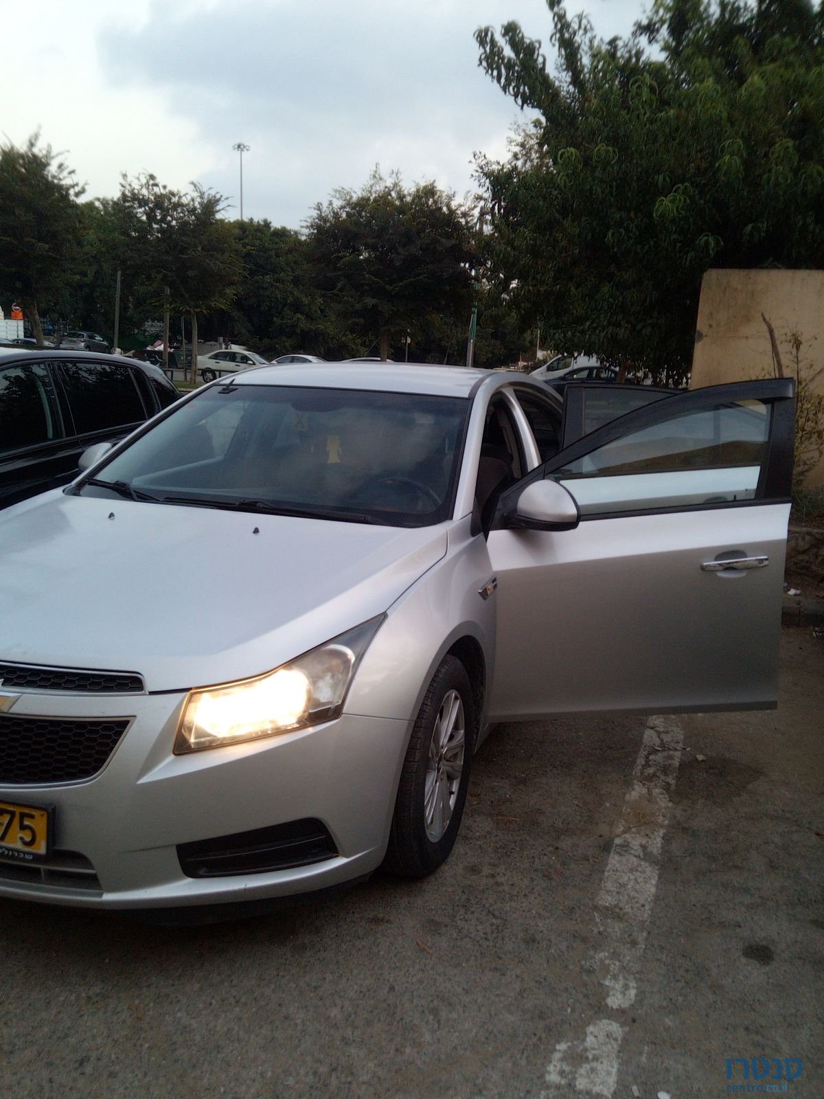 2011' Chevrolet Cruze photo #6