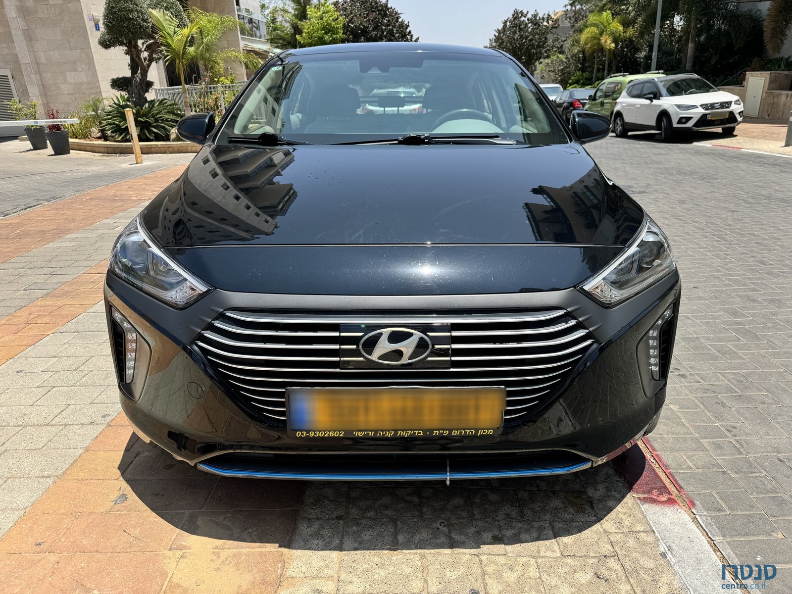 2018' Hyundai Ioniq Premium photo #1