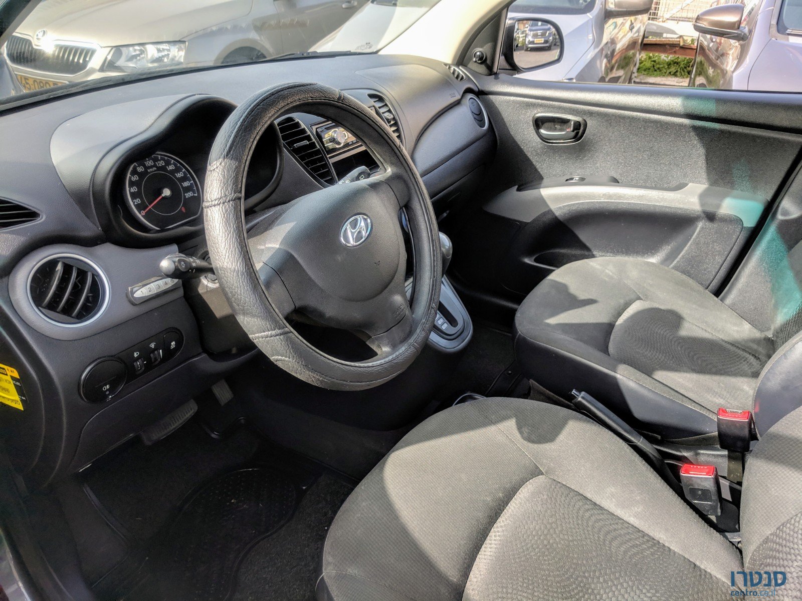 2012' Hyundai i10 photo #5