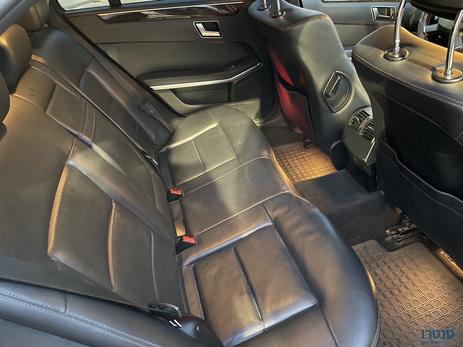 2012' Mercedes-Benz 200E Е photo #5