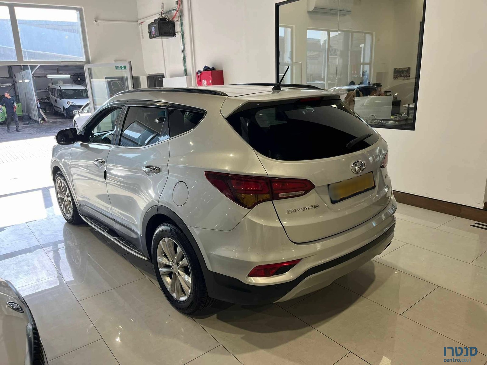 2016' Hyundai Santa Fe photo #4