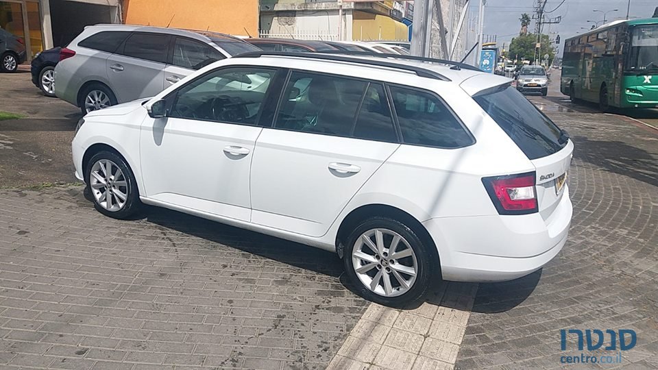 2016' Skoda Fabia photo #2