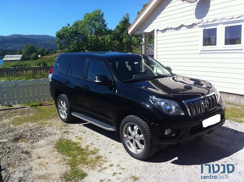 2011' Toyota Land Cruiser photo #1