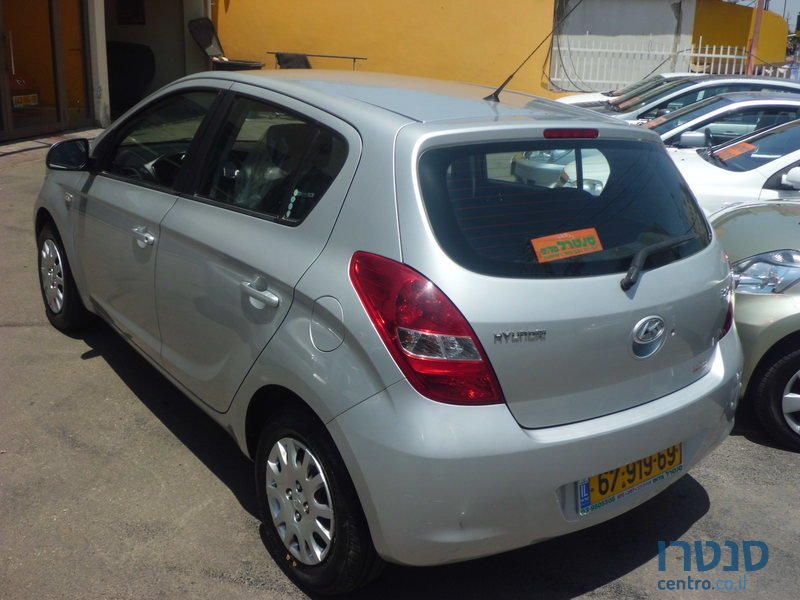 2012' Hyundai i20 photo #2