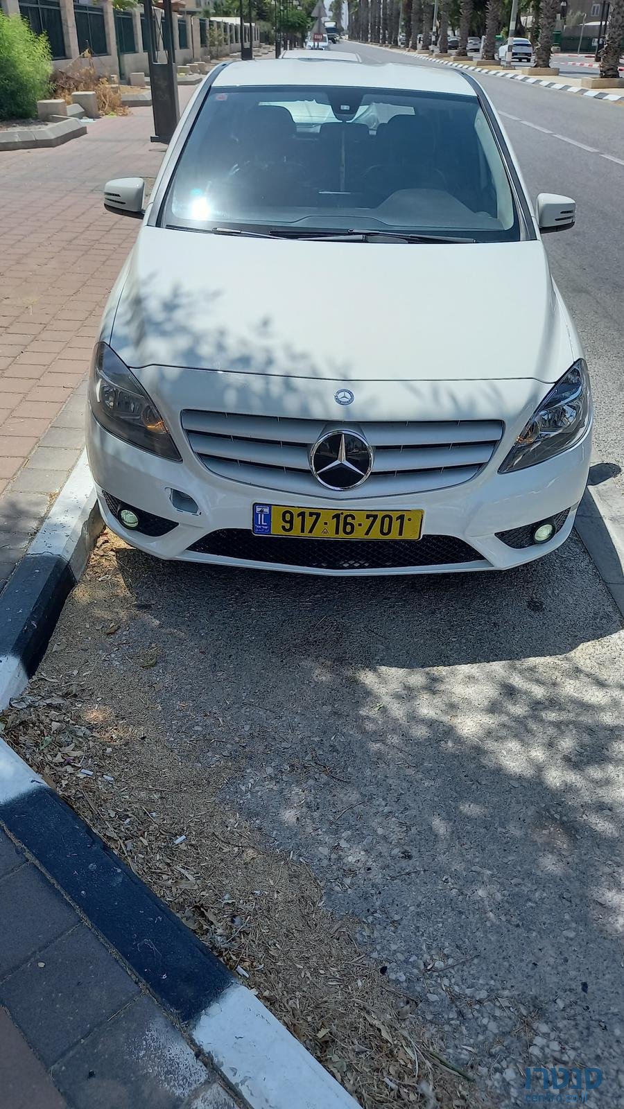 2014' Mercedes-Benz B 200 246W photo #2