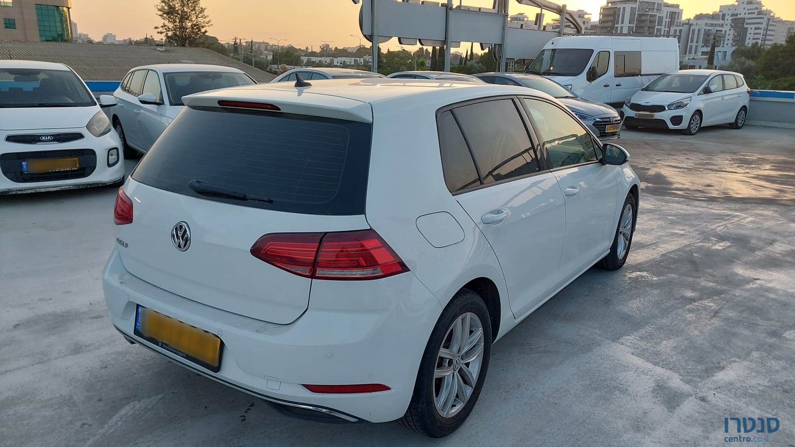 2018' Volkswagen Golf photo #3