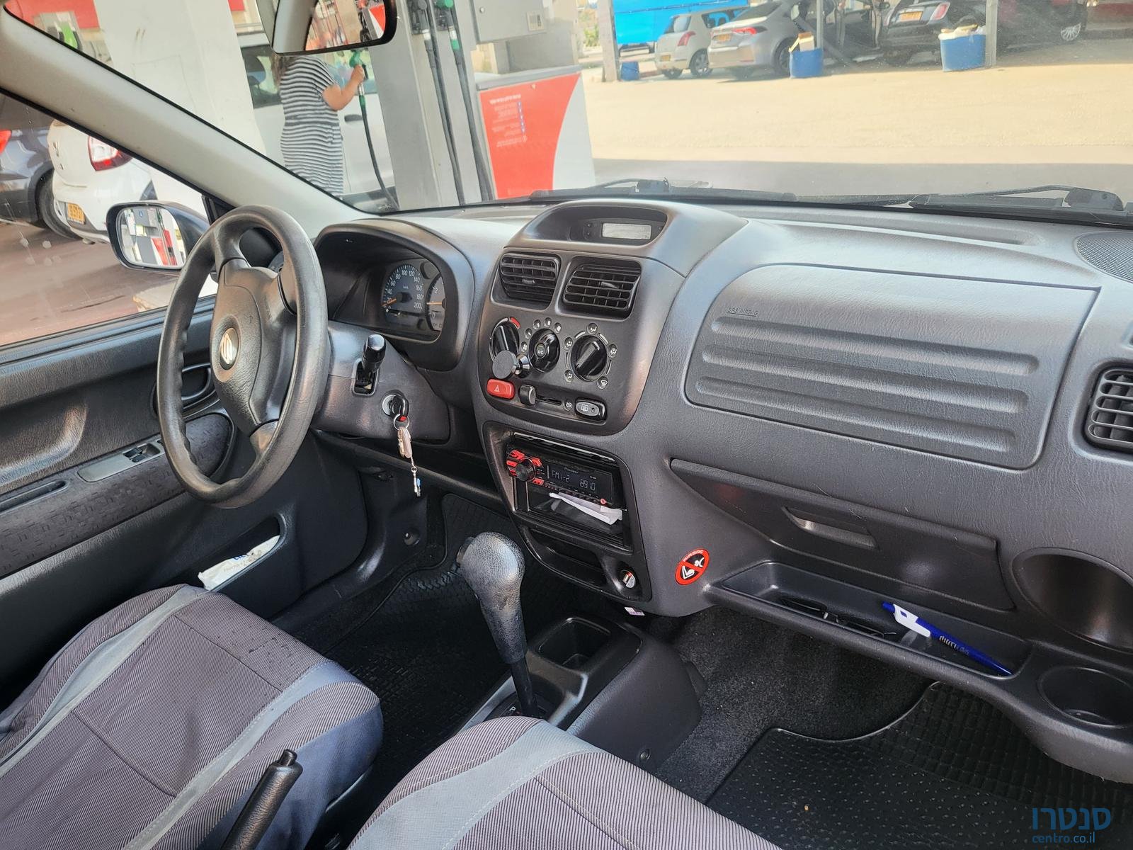 2005' Suzuki Ignis photo #5