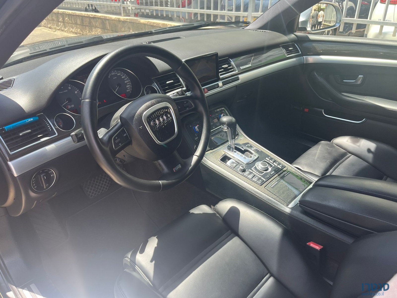 2009' Audi S8 photo #4