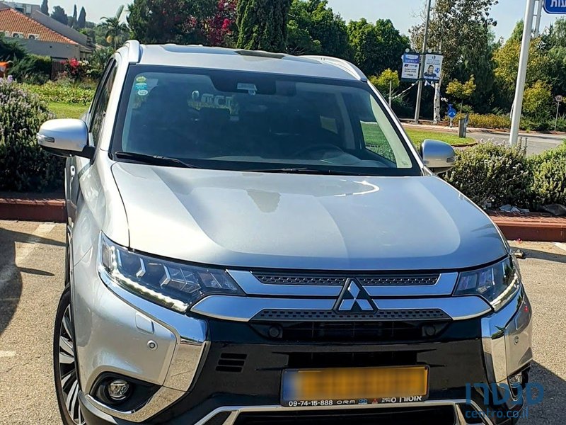 2020' Mitsubishi Outlander מיצובישי אאוטלנדר photo #2