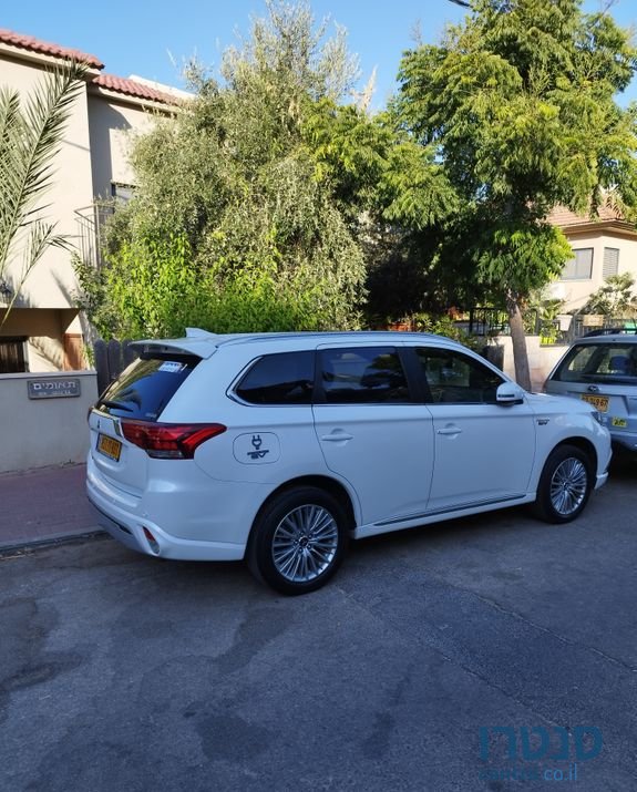 2020' Mitsubishi Outlander מיצובישי אאוטלנדר photo #3