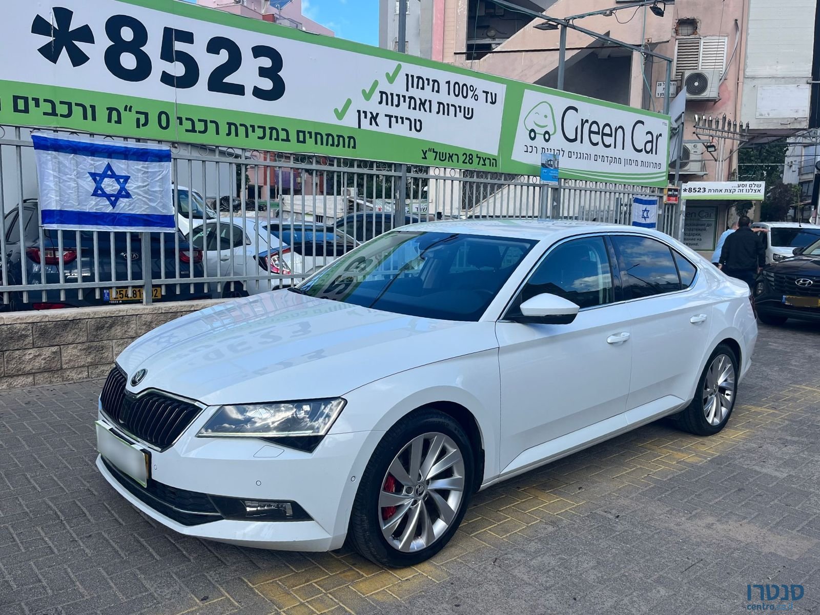 2018' Skoda Superb photo #1