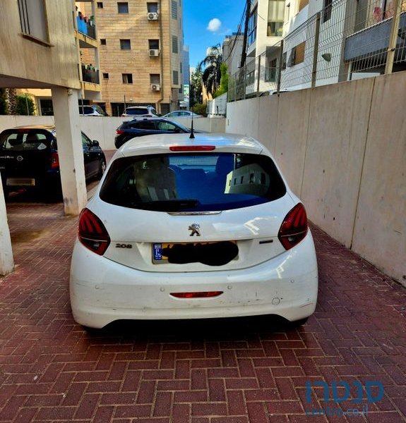 2016' Peugeot 208 פיג'ו photo #2