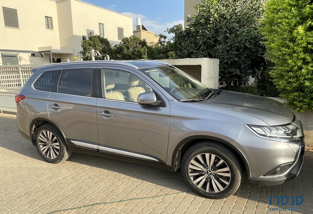 2020' Mitsubishi Outlander מיצובישי אאוטלנדר photo #2