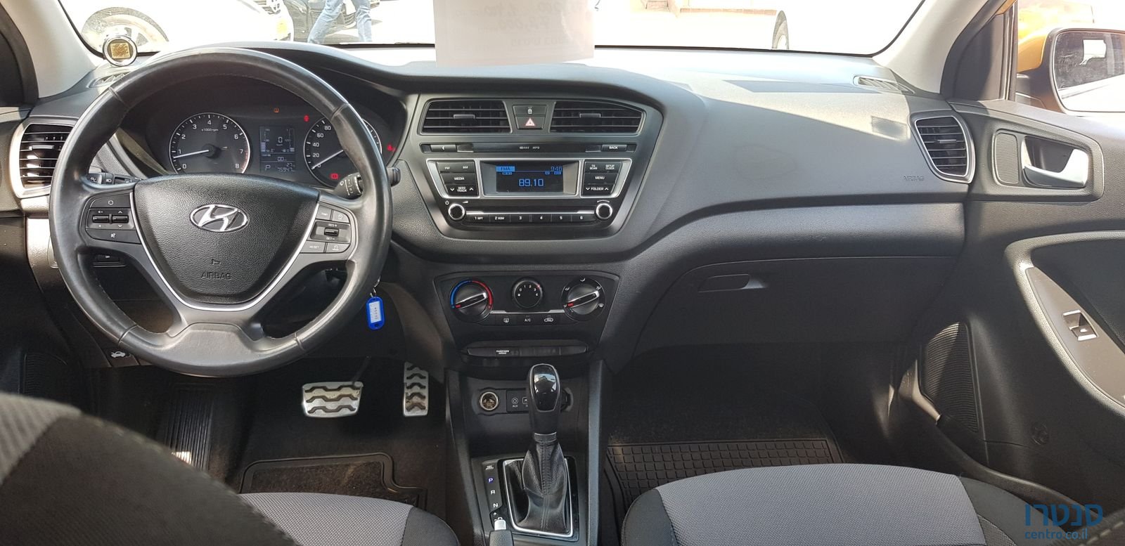 2017' Hyundai i20 photo #1