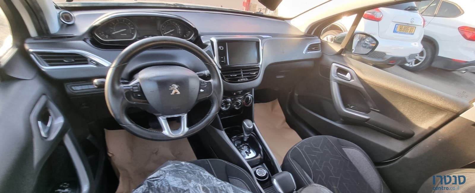 2017' Peugeot 2008 פיג'ו photo #1